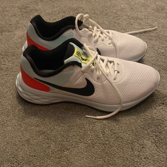 Women’s Nike sneakers - Picture 1 of 7